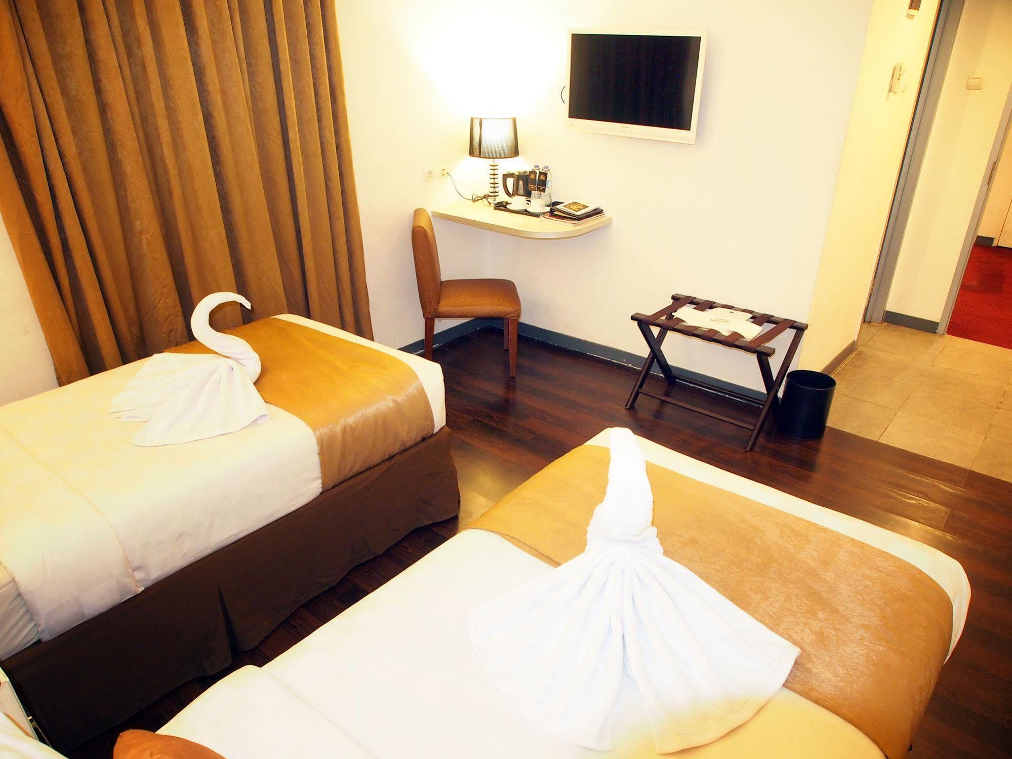 Maven Fatmawati Hotel Jakarta Exterior photo