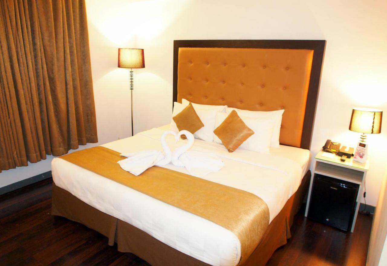 Maven Fatmawati Hotel Jakarta Exterior photo